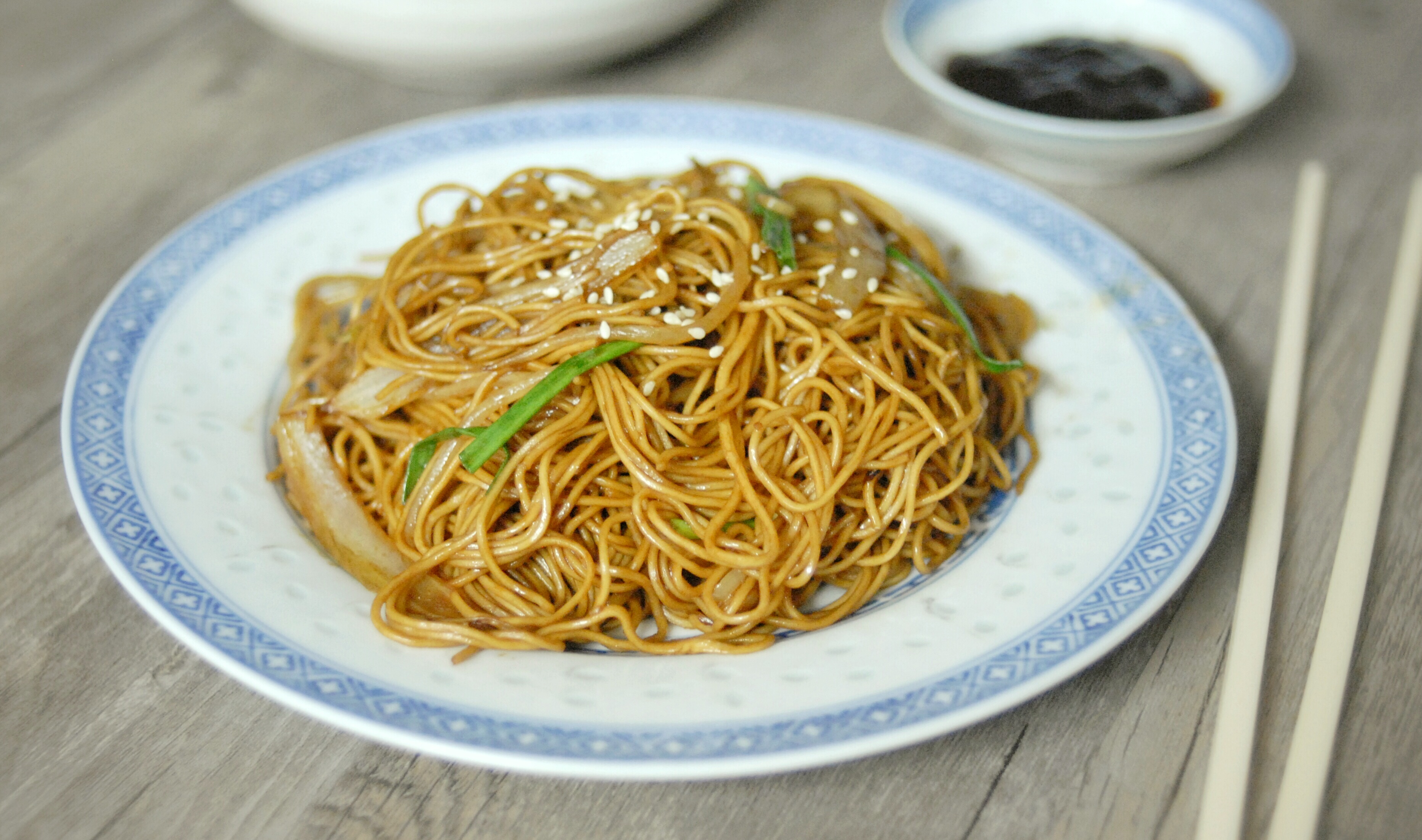 Soy Sauce Pan Fried Noodles (广式豉油皇炒面) - Omnivore's Cookbook